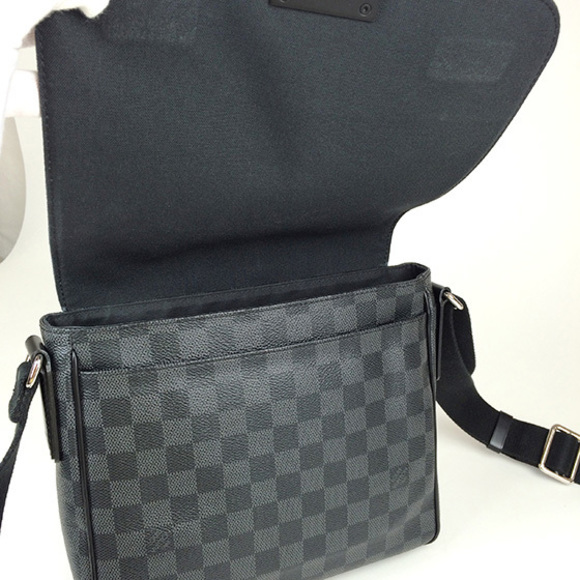 Louis Vuitton Damier Graphite District PM Crossbody Shoulder Bag - Picture 5 of 9